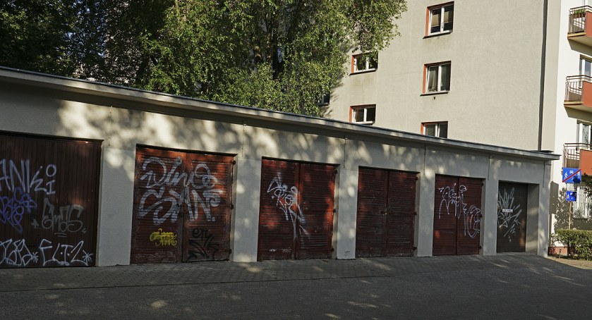 Ulica Lutocińska i garaże