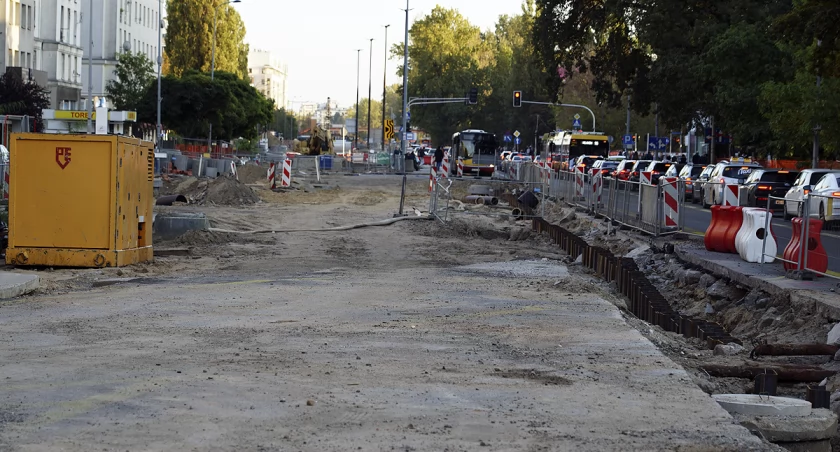 Kolejne opóźnienia na budowie torów tramwajowych do Wilanowa