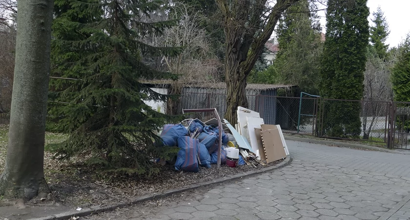 Mokotów tonie w śmieciach