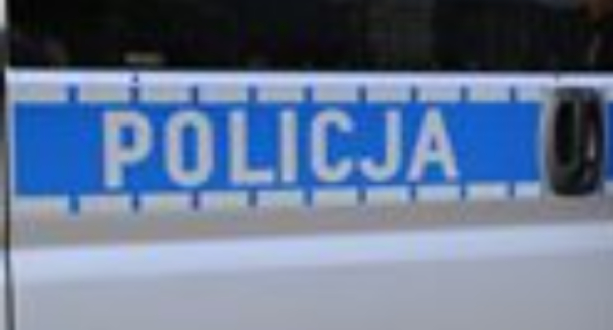 Policjanci kontra pijany 20-latek