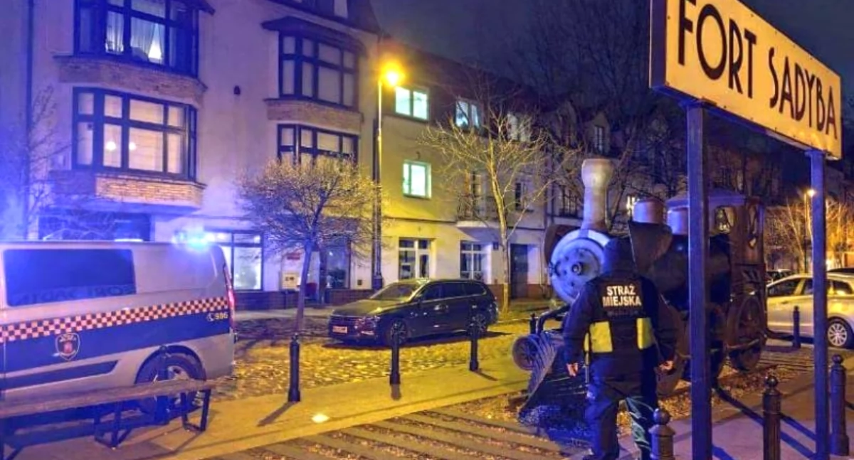 Incydent z ul. Okrężnej. Najpierw powalczył ze znakiem, a potem...