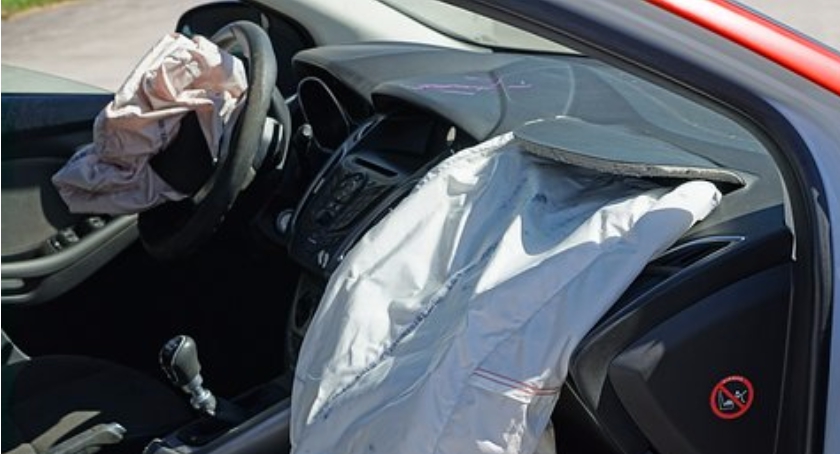 Citroen i opel zderzyły się na skrzyżowaniu Czerniakowskiej i Gagarina: był korek-gigant!