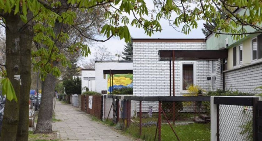 Na Sadybie pojawił się zabytek – domy atrialne między ulicami Orężną i Jedlińską