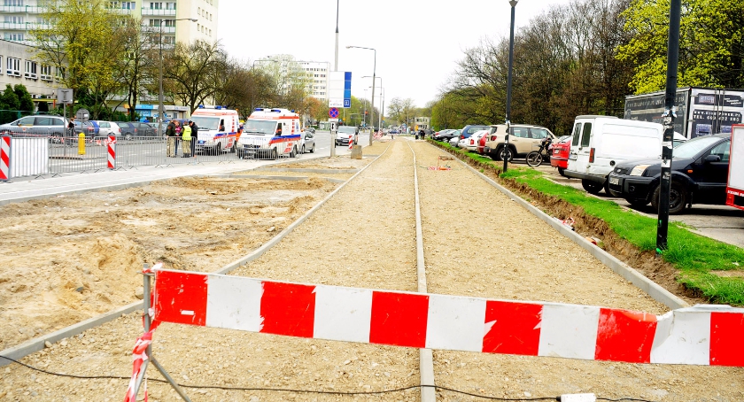 Nowa ścieżka rowerowa na ul. Batorego buduje się i buduje…