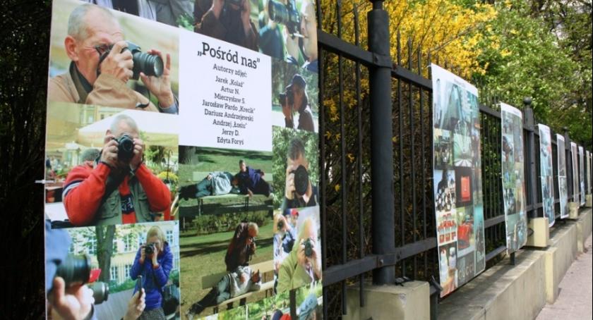 Wystawa na płocie Parku Dreszera: Fundacja Kapucyńska o bezdomnych - terapia zdjęciami