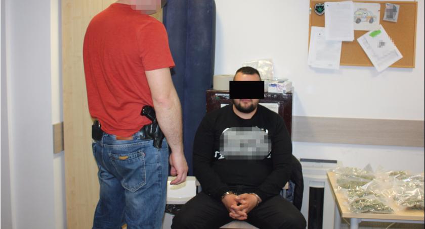 29-letni diler narkotyków, Daniel K., wpadł przed własnym domem na Mokotowie