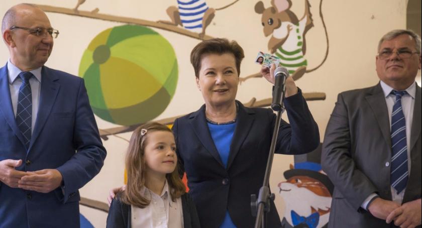 Uczniowie z Mokotowa jako pierwsi otrzymali bezpłatne karty miejskie z rąk Pani Prezydent Warszawy