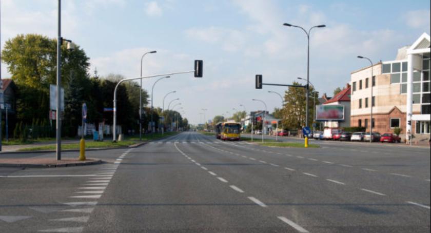 Stara ulica Powsińska pod koniec jesieni będzie jak nowa; trwa przetarg, a my czekamy