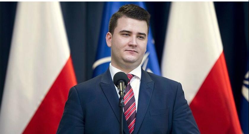 Bartłomiej Misiewicz zakłada firmę w prestiżowej zabytkowej kamienicy na Mokotowie