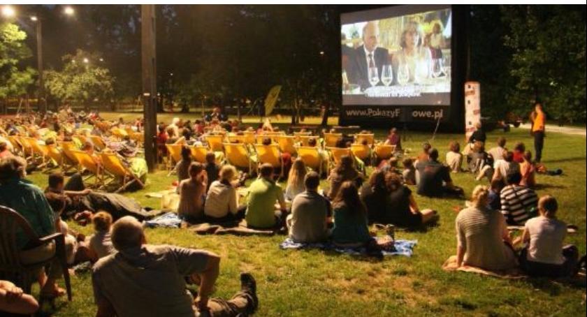 Na Skwerze Ormiańskim rusza kino plenerowe w ramach cyklu „Sadyba filmowa”
