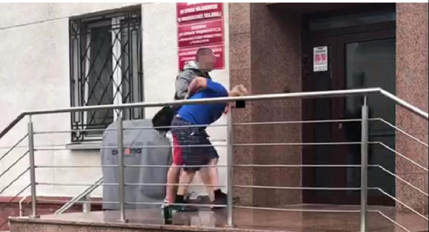 Napadał na kobiety głęboką nocą: złapała go policja z Ursynowa, posadził go sąd z Mokotowa