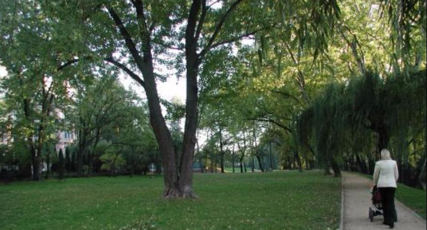 1 lipca Teatr Baza zaprasza na rodzinny piknik w rytmie znanych szlagierów stolicy w Parku Sieleckim