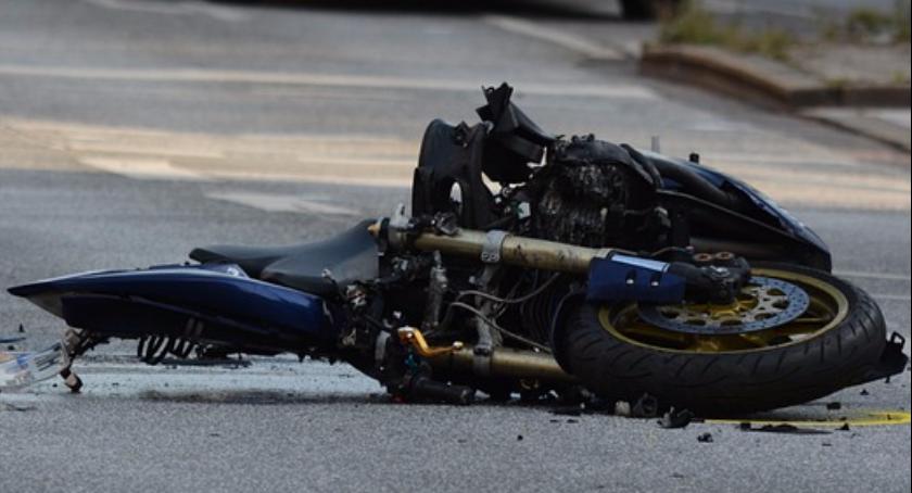 Zginął na ulicy Batorego,  niedaleko klubu „Stodoła”, w czasie nauki jazdy na motocyklu