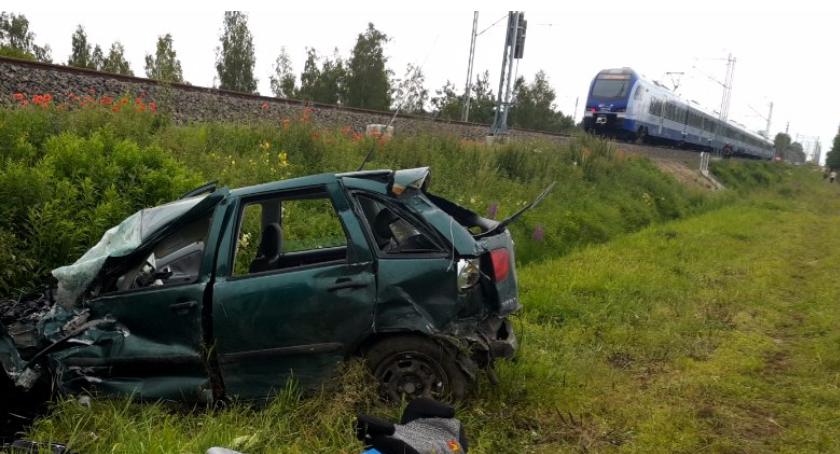 W drodze z Ustanowa na Mokotów kobieta wjechała na przejeździe wprost pod pociąg Inter City
