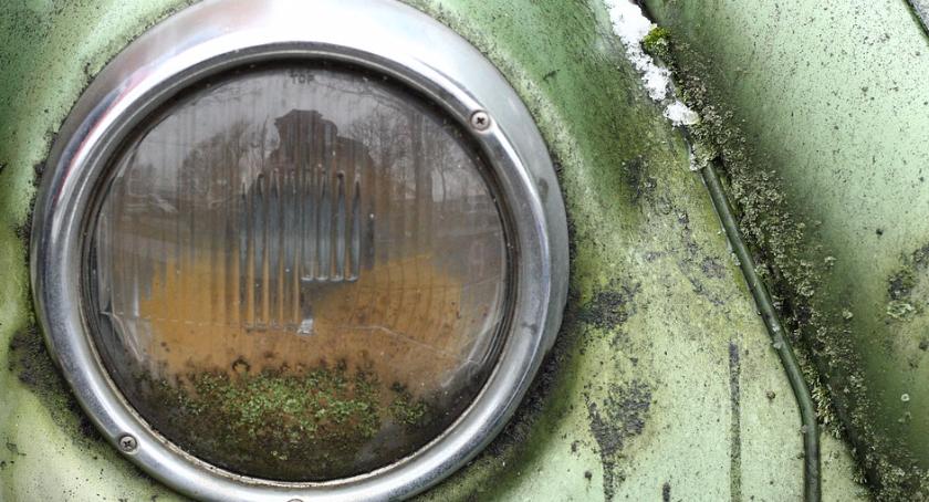 Na Racławickiej palił się dostawczy volkswagen, z którego wyciekała benzyna