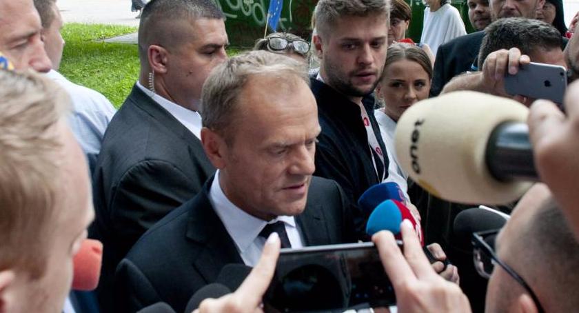 Donald Tusk po 8-godzinnym przesłuchaniu: - Planowanie mojej kariery pozostawiam Kaczyńskiemu