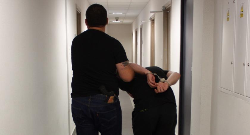 Metoda na „wnuczka i policjanta” na Mokotowie kwitnie mimo intensywnej pracy śledczych