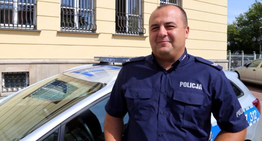 Ten policjant uratował życie 58-letniego mężczyzny, który doznał zawału na ulicy