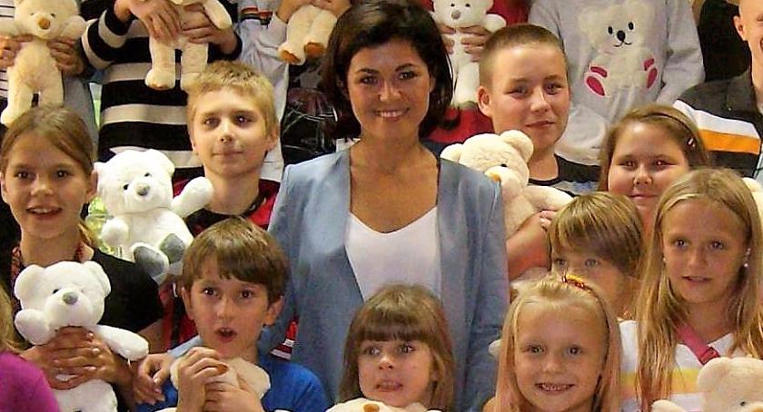 Kasia Cichopek ma wielkie serce, nie tylko talent, i wspiera dzieci, gdzie może, na Mokotowie