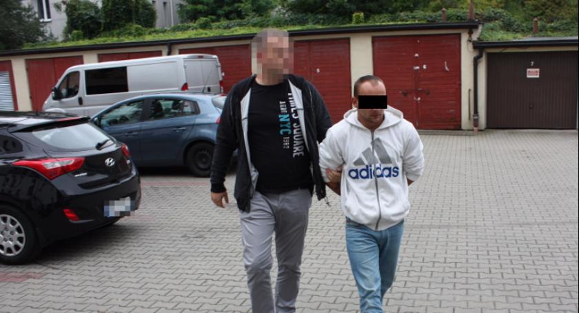 Nocny rozbój na Wilanowskiej. Fałszywi policjanci aresztowani w 15 minut przez prawdziwych...