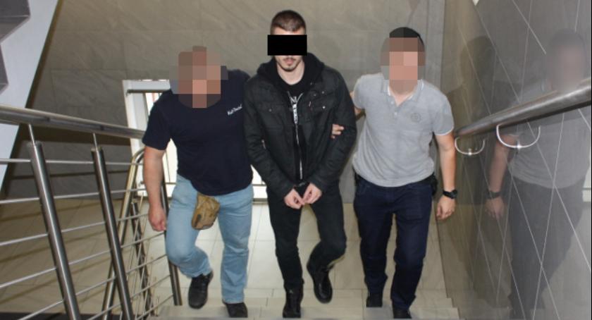 Dwójka chłopaków we wspólnym mieszkaniu założyła plantację konopi indyjskich i wpadła
