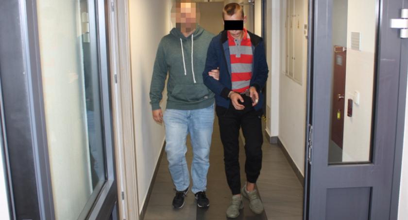 Kolejny „odbierak” aresztowany. 19-letni Sebastian Z. naciągał naiwnych metodą „na policjanta”