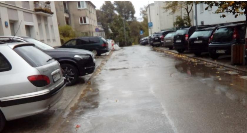 Ulica Belgijska – utrapienie dla pieszych. Chcesz do Morskiego Oka? Uważaj, bo się wywrócisz!
