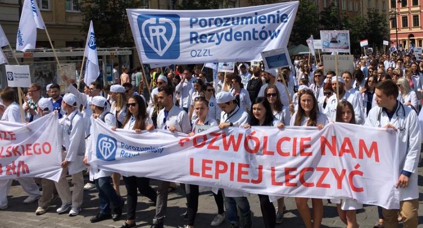 Lekarze rezydenci z Mokotowa też strajkują! I głodują! A rząd pokazał im: fuck!