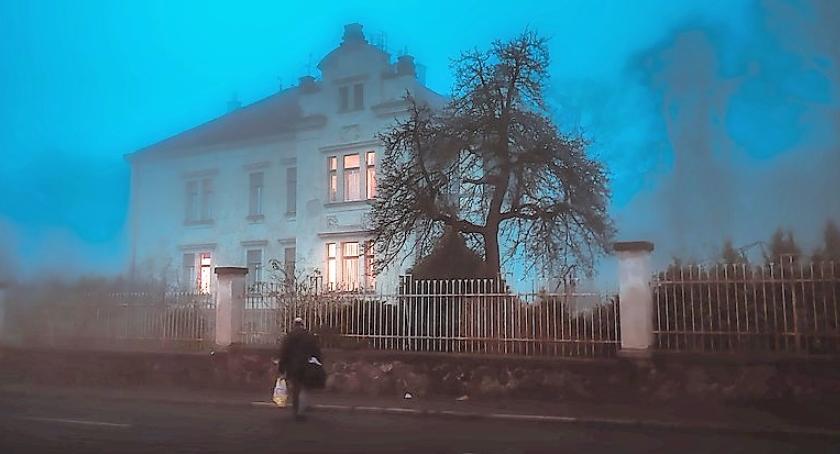 Mieszkańcy Mokotowa ruszyli gremialnie po swoją własność domów, mieszkań i garaży…