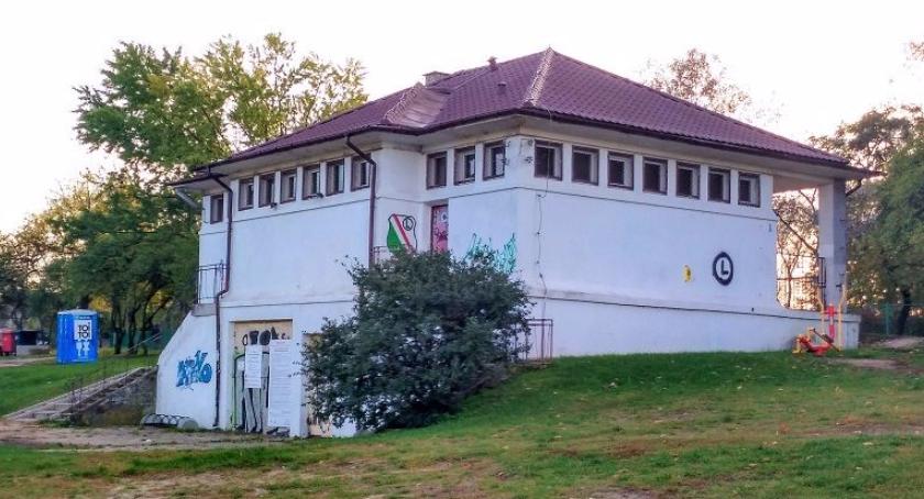 Miasto przejmuje sporną nieruchomość nad Jeziorkiem Czerniakowskim przy ul. Jeziornej 2