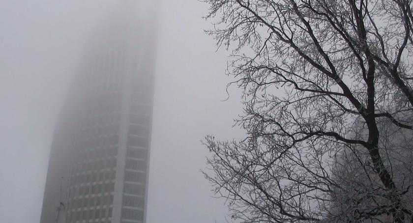 Uwaga! Na Mokotowie jedno z największych stężeń pyłu PM10 – alarmuje stacja w al. Niepodległości