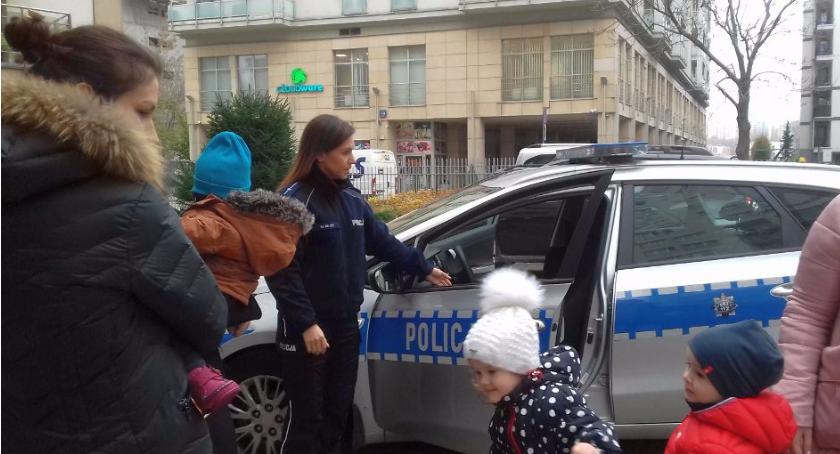 Policja wpadła do przedszkola przy ul. Pory 60 i… zrobiła dzieciakom niespodziankę!