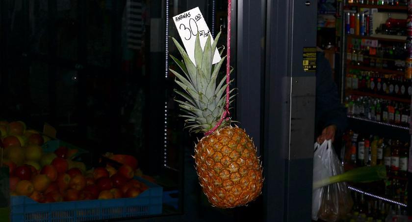 Prawdziwy ananas leci samolotem