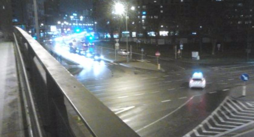 Autobus Czerwony bardzo krytycznie o kładce dla pieszych nad ulicą Gintrowskiego? Rzymowskiego?