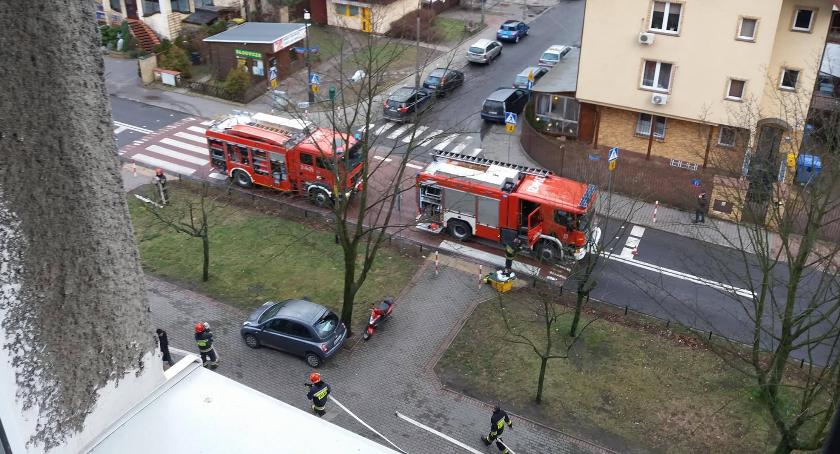 Pożar w mieszkaniu na 5. piętrze przy ul. Sobieskiego 8 ugasiła samodzielnie lokatorka