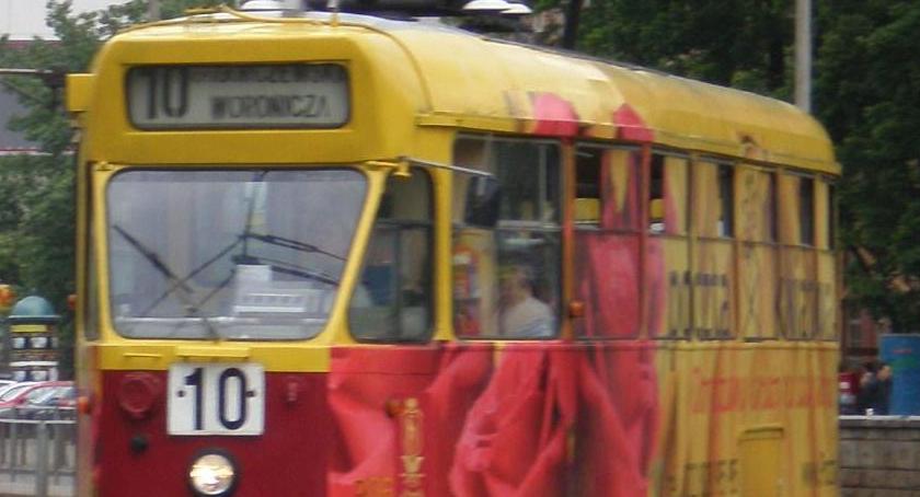 Dwa tramwaje – 10 i 18 – zderzyły się na skrzyżowaniu ulic Puławskiej i Goworka