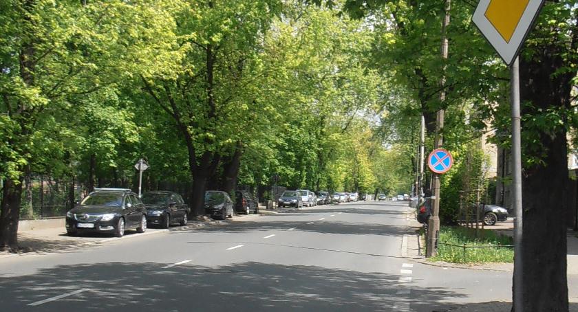 Odyńca, między al. Niepodległości a Puławską, bardziej przyjazna dla kierowców i dla… pieszych