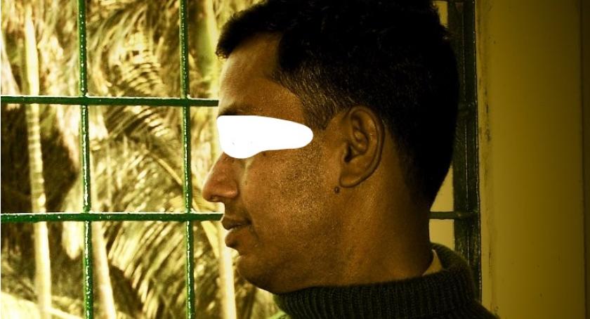 Hindus z nieważną wizą jechał nielegalnie na skuterze po chodniku i sam był nielegalny