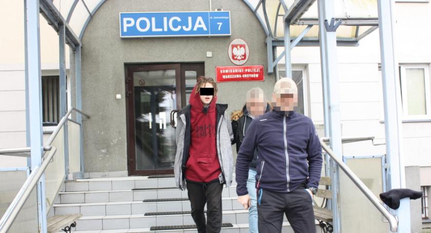 Tabletki extasy ukrył w bucie, a wpadł, bo się na nim zakręcił nerwowo na widok radiowozu