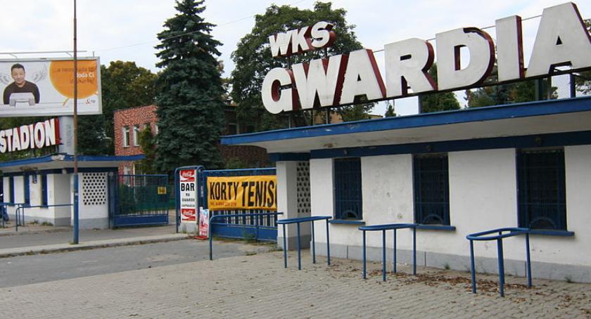 Stadion Gwardii niszczeje, a jego przyszłość owiana jest mgłą tajemnicy przez… ABW i MSWiA