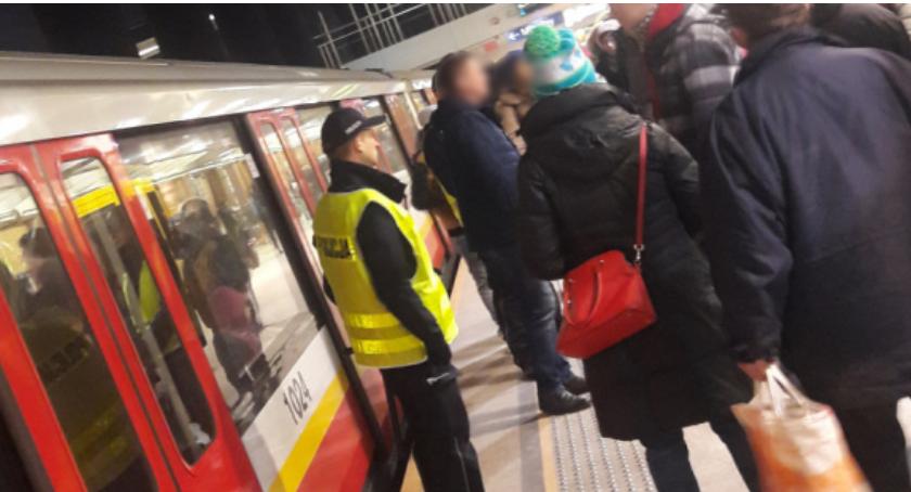 Armagedon w metrze: zmarł pasażer, który nagle zasłabł; metro było zablokowane