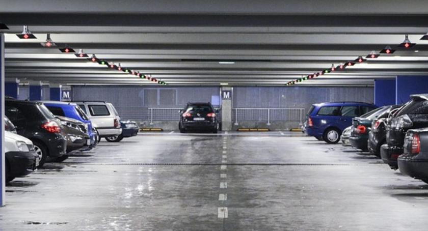 Ukradzione w galerii towary upychały w swoich samochodach, dość nerwowo, więc wpadły…