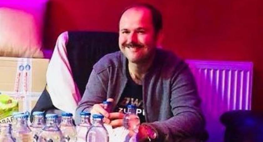 Co robił SŁAWOMIR na Woronicza przed wyjazdem koncertowym do USA? Zarabiał!