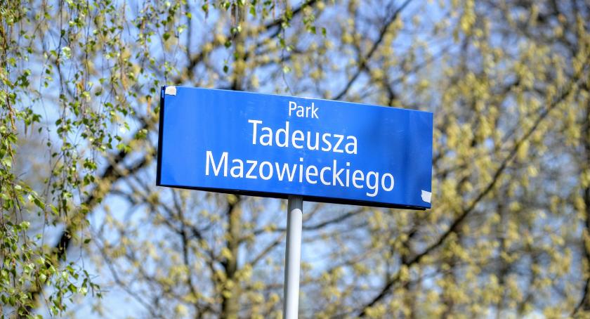 Park między Jazdowem i Myśliwiecką otrzymał imię Tadeusza Mazowieckiego