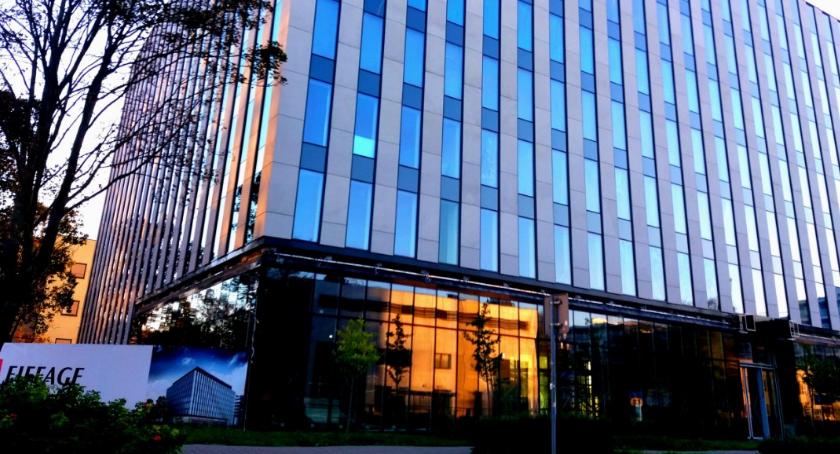 Przyszła kryska na Mordor? Hampton by Hilton Warsaw Mokotów zamiast biurowych klatek dla orków? 