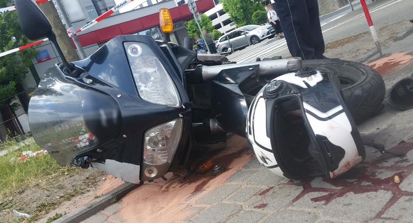 Policja poszukuje świadków wypadku, w którym na rogu Wołoskiej i Dąbrowskiego zginął motocyklista