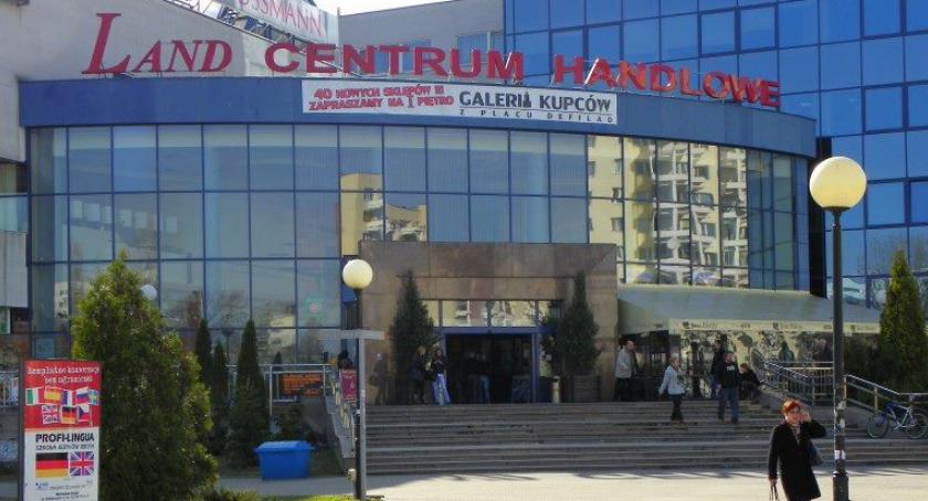 W Centrum Handlowym Land psy niemile widziane. Słusznie czy nie? Dyskusja trwa!