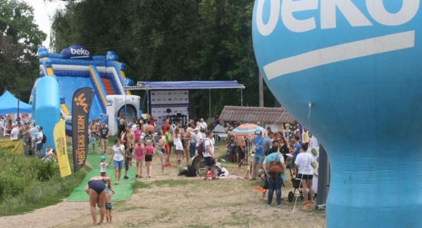 Przeciwnicy komercyjnego kąpieliska z atrakcjami nad Jeziorkiem Czerniakowskim burzą się