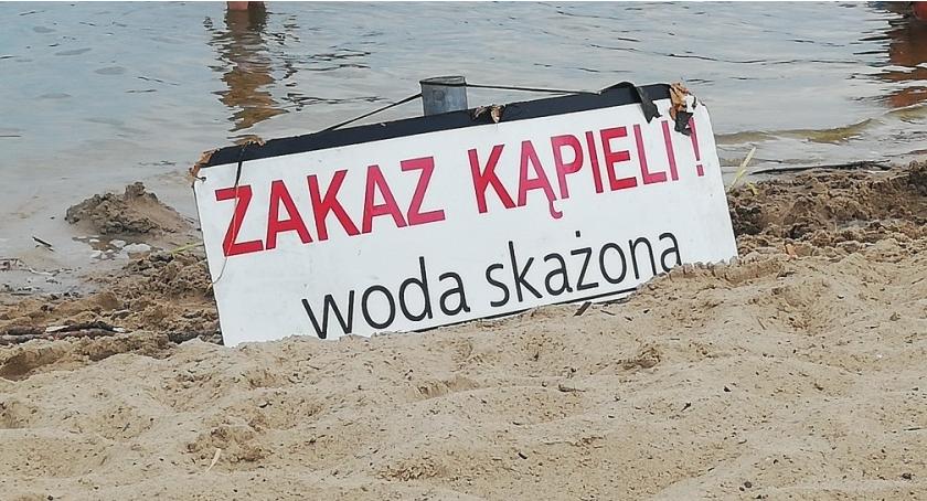 Zakaz kąpieli w Jeziorku Czerniakowskim – do odwołania. Ale plażować można…