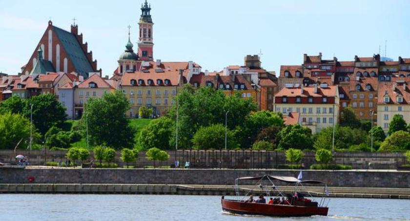 Trwają rejsy po Wiśle oraz przeprawy promowe. Warto skorzystać!